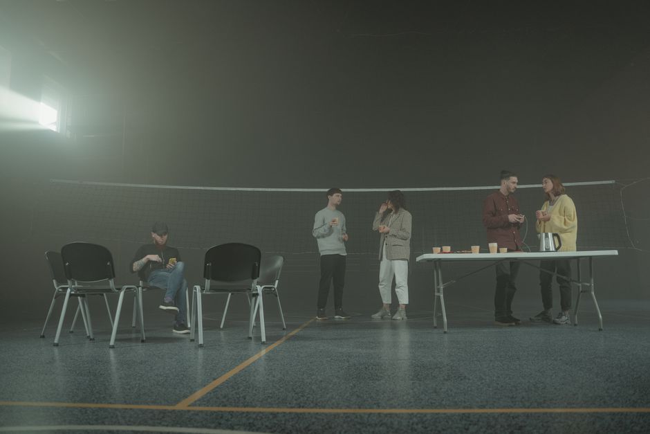 张帅进柏林正赛引发幸运趣论，郑钦文逆转萨卡里取得草地首胜